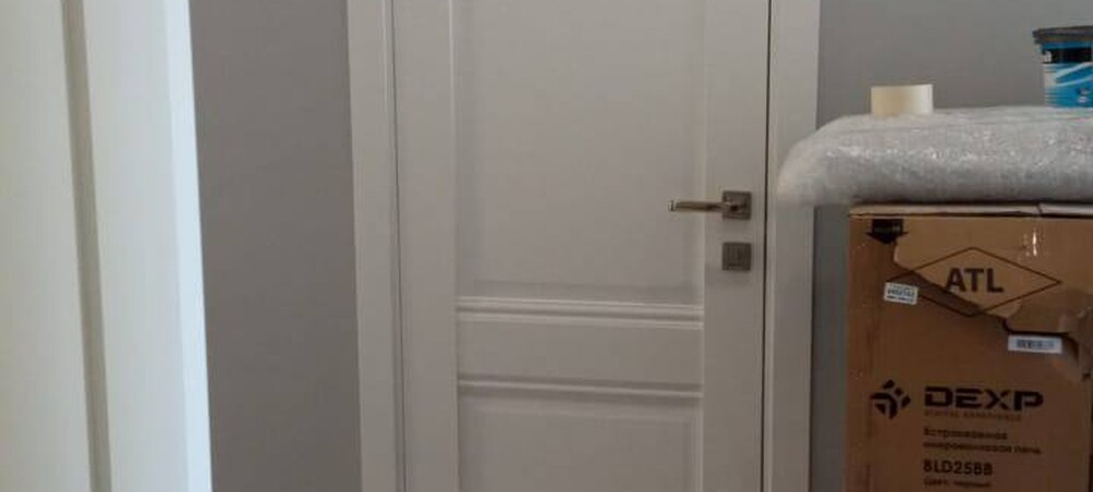 Установили несколько дверей в квартире